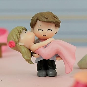 Miniature Romantic Love Kissing Hug Couple Statue Decorative Showpiece Gift for Boyfriend Girlfriend Husband Wife (Multi, Resin)